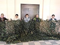 В Ягодно-Полянском сельском клубе завершили плетение очередной маскировочной сети