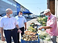 Глава региона посетил сельскохозяйственный рынок в пос. Юбилейный