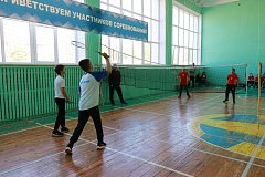 Соревнования по бадминтону