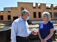 Глава региона проверил ход строительства нового детского сада в пос.Елшанка
