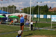 Первый игровой день турнира на Кубок главы района Саратовской области по пляжному волейболу среди смешанных команд 