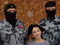 Саратовские военнослужащие и сотрудники Росгвардии поздравили с новогодними праздниками более 200 ребят