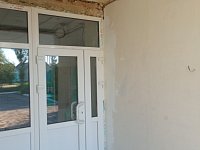 В школе села Большая Ивановка завершается ремонт входной группы