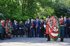 Возложение цветов к Мемориалу защитникам Отечества на Воскресенском кладбище Саратова