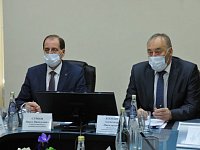 Состоялось очередное заседание муниципального Собрания, в котором принял участие министр по делам территориальных образований области С.Ю.Зюзин