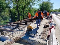 Продолжается ремонт моста через р.Идолга