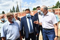 Валерий Радаев и Николай Панков обсудили проект благоустройства г. Пугачева с местными депутатами
