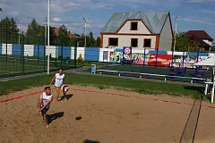 Первый игровой день турнира на Кубок главы района Саратовской области по пляжному волейболу среди смешанных команд 