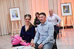 Валерий Радаев вручил саратовцам Почетные Знаки Губернатора области «За достойное воспитание детей»