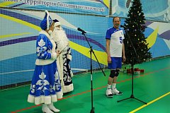 В р.п. Татищево прошел Рождественский товарищеский турнир по волейболу среди мужских команд