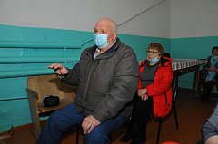 Встреча с населением главы Татищевского района П.В.Суркова   в д.Полянское