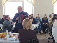 На Масленичной неделе активистки женсоветов угощали защитников Отечества чаем и блинами