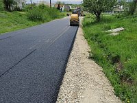 Продолжается ремонт дорог в районе