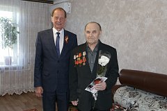 Глава Татищевского муниципального района П.В.Сурков поздравил  с наступающим Днем Победы участников Великой Отечественной войны
