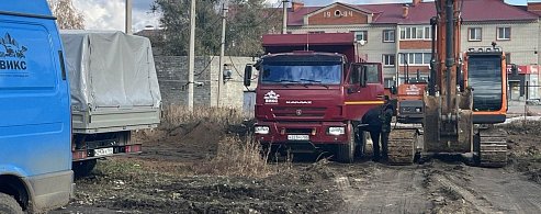 В р.п. Татищево ведется ремонт приемного резервуара канализационной сети 