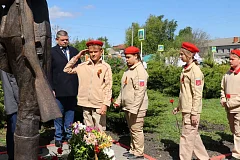 Торжественный митинг в р.п. Татищево в преддверии Дня Победы