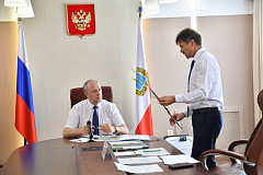 Губернатор провел встречи с главами Александро-Гайского и Федоровского районов