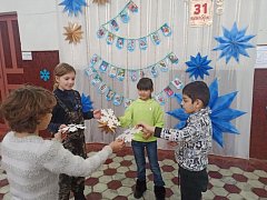 Новогодние праздники в детских садах и школах: радость, веселье и ожидание чудес