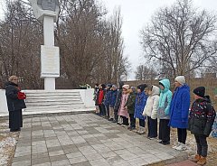 В День неизвестного солдата в Татищевском районе прошли торжественные мероприятия