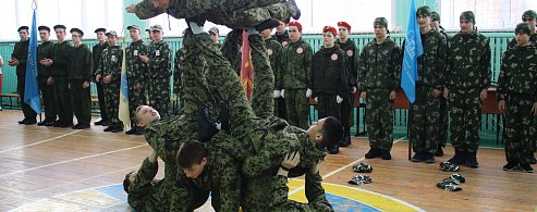 В р.п. Татищево состоялся финальный этап военно-спортивного конкурса "А ну-ка, парни!"